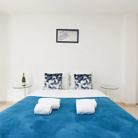 Sunny Mood Yourhosthelper * Cannes